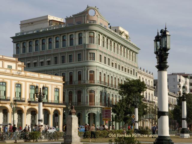 Una vista del Hotel Saratoga, Habana Vieja
