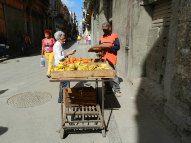 Vendedor ambulante - Old Havana, Cuba